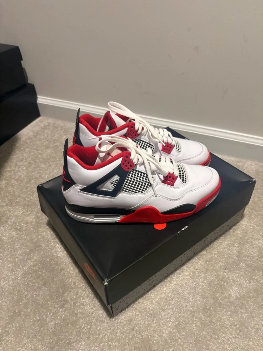 Jordan Men's White and Red Retro Basketball Sneakers